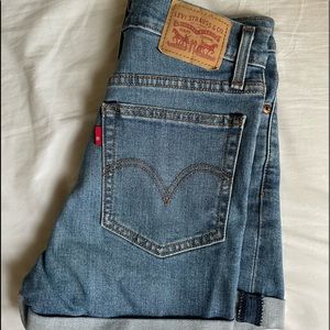 Levi’s wedgie short